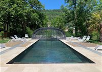 Piscine chauffée et couverte dans le sud de la France