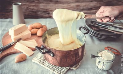 🍽️ Les spécialités aveyronnaises et les marchés de producteurs à découvrir lors de votre séjour