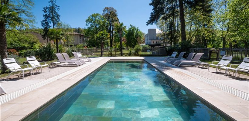 piscine chauffée et couverte, en aveyron 
